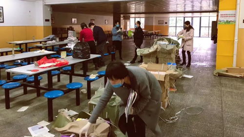 党员教师送书上门，椒江教育温暖人心